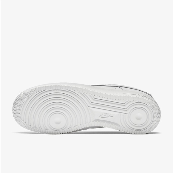 Nike Air Force 1 size 8 Women (39 European) - Picture 3 of 5